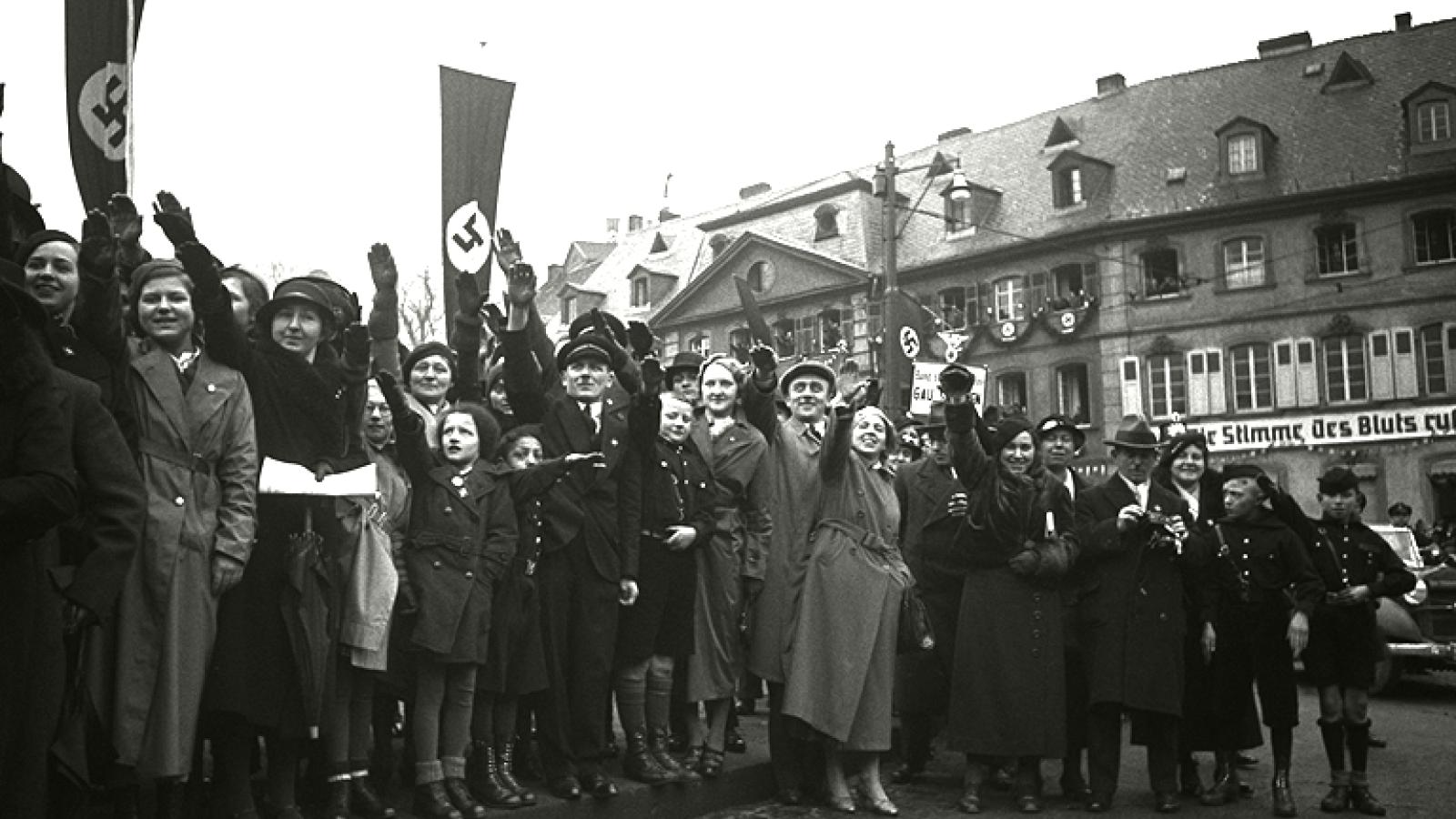 Jubel beim Besuch der NSDAP-Führung